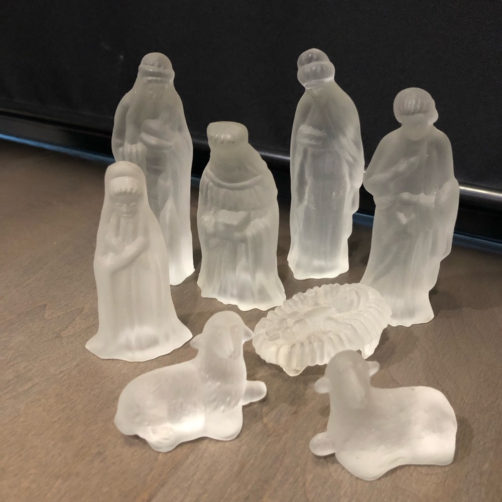 Source Unknown Frosted Glass Nativity Set in Clear White